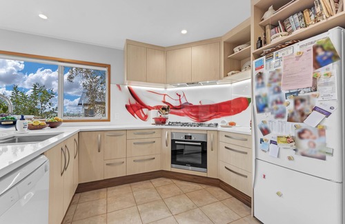 Greenlane - Ellerslie Casa | Contemporary Family Home with Garage & Courtyard