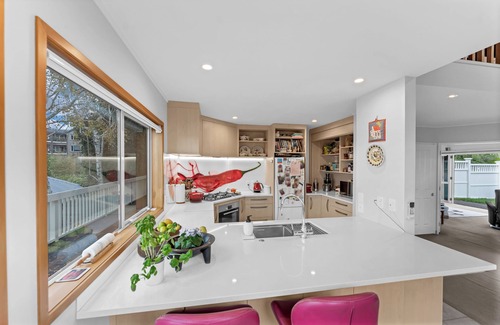 Greenlane - Ellerslie Casa | Contemporary Family Home with Garage & Courtyard