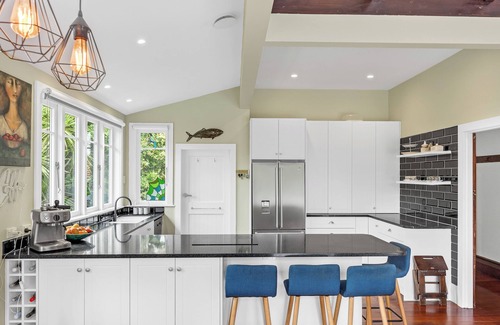 Bayswater Casa | Bright and Spacious Home in Prime Bayswater Location.