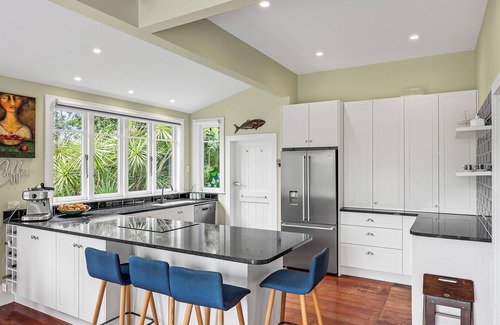 Bayswater Casa | Bright and Spacious Home in Prime Bayswater Location.