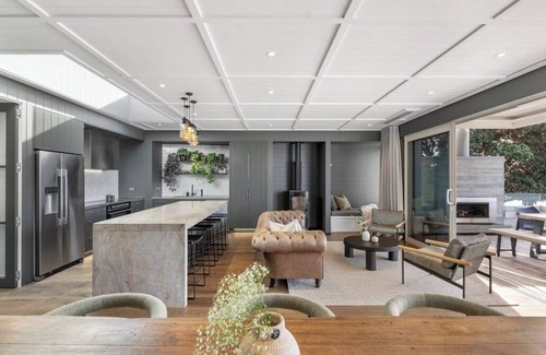 Devonport Casa | Absolute Waterfront Escape