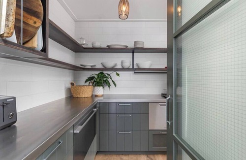 Devonport Casa | Absolute Waterfront Escape