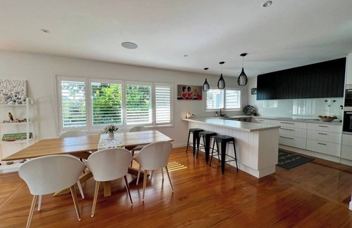Takapuna Casa | Gorgeous private Garden with Jacuzzi