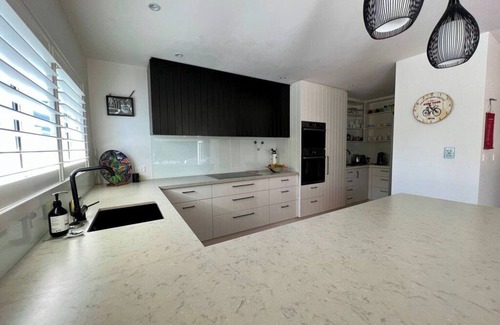Takapuna Casa | Gorgeous private Garden with Jacuzzi