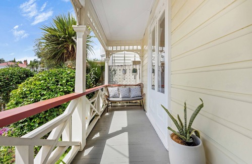 Devonport Casa | Elegant coastal home with modern design