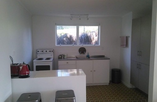 Te Akau Casa | Kiwi Bach Clásico - Puerto Waikato