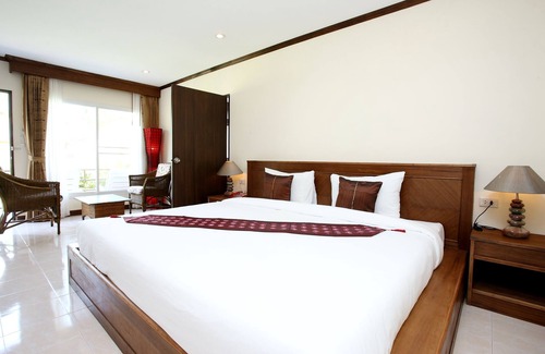 Cherngtalay Complejo | Best Budget Hotel in Bang Tao Beach, 100 Meters Away from the Beach.