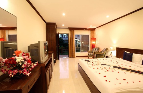 Cherngtalay Complejo | Best Budget Hotel in Bang Tao Beach, 100 Meters Away from the Beach.
