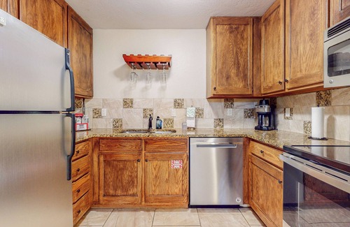 North Park City Condominio | ¡La mejor oferta en PC! - 2 Blks a PC Mtn Resort-4 Blks a Main Street- ¡Bañera de hidromasaje!