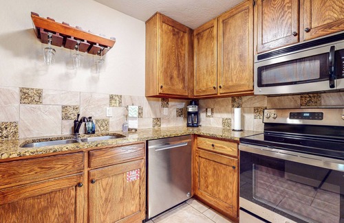 North Park City Condominio | ¡La mejor oferta en PC! - 2 Blks a PC Mtn Resort-4 Blks a Main Street- ¡Bañera de hidromasaje!