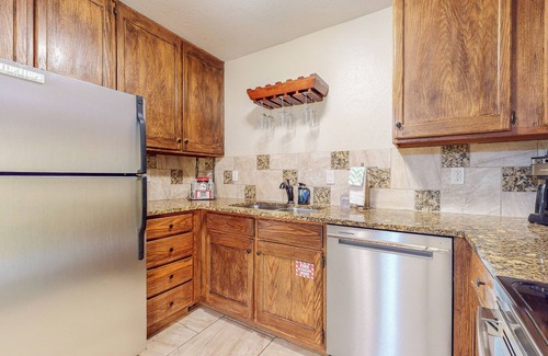 North Park City Condominio | ¡La mejor oferta en PC! - 2 Blks a PC Mtn Resort-4 Blks a Main Street- ¡Bañera de hidromasaje!