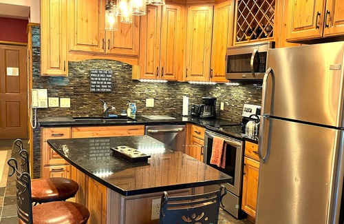River Run Condominio | Best deck view of River Run ski slope 1 min walk to gondola/village 2 bed 2 bath
