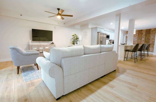 Downtown Apartamento | Best Downtown Lexington location! + free parking