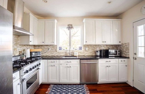 Greenwich Apartamento | Best hotel alternative for big group, near train