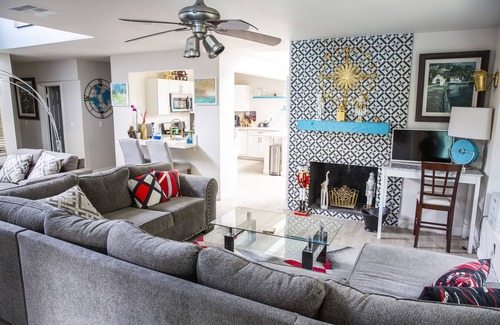Las Vegas Casa | Best in Vegas!7 Bedroom/12 beds -Sauna, Jacuzzi, Tropical, Golf, CLOSE TO STRIP!