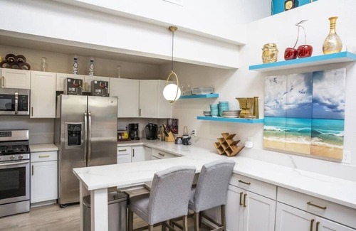 Las Vegas Casa | Best in Vegas!7 Bedroom/12 beds -Sauna, Jacuzzi, Tropical, Golf, CLOSE TO STRIP!
