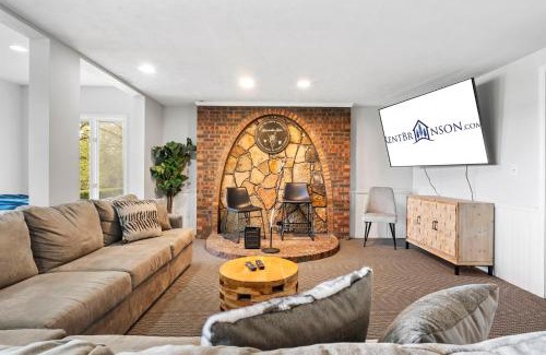 Table Rock Casa | Best Lake Tablerock Views, Private Outdoor Pool, Karaoke/Games-2 Kitchens! Secluded on a few acres!
