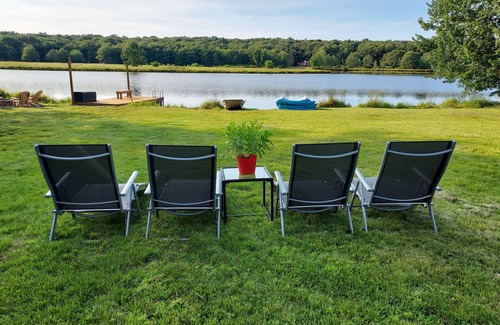 Albrightsville Casa | BEST LAKEFRONT OASIS IN POCONOS BEACH, HOT TUB, KAYAKS GAME ROOM, ON 1 ACRE