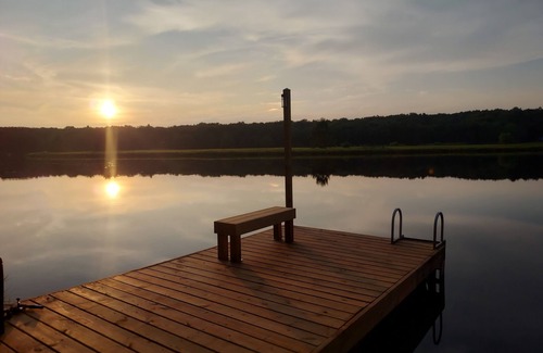 Albrightsville Casa | BEST LAKEFRONT OASIS IN POCONOS BEACH, HOT TUB, KAYAKS GAME ROOM, ON 1 ACRE