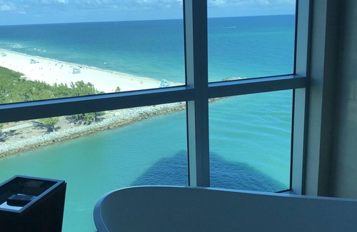 Bal Harbour Hotel | LUXE / LUXE / BEST LINE / OCEAN VIEW / 2 QUEENS STUDIO EN EL PISO 12 EN EL RITZ