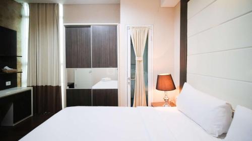 Surabaya Apartamento | Best Location and Tidy 2BR Apartment at Trillium Residence By Travelio