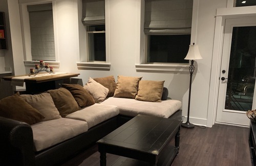 Coeur d'Alene Apartamento | Estar en el centro del centro de CDA a las afueras de la puerta principal. No puedo acercarme