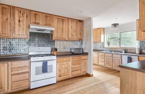 Wimberley Casa | BEST LOCATION! Hill Country Paradise on 2 Acres, 2 PM Checkout, Sleeps 10
