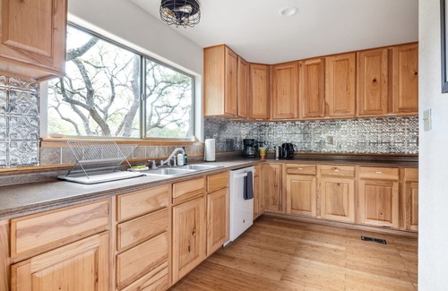 Wimberley Casa | BEST LOCATION! Hill Country Paradise on 2 Acres, 2 PM Checkout, Sleeps 10