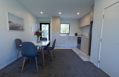 Riccarton Casa | Best Location in Christchurch - Close to mall, shopping and Parks