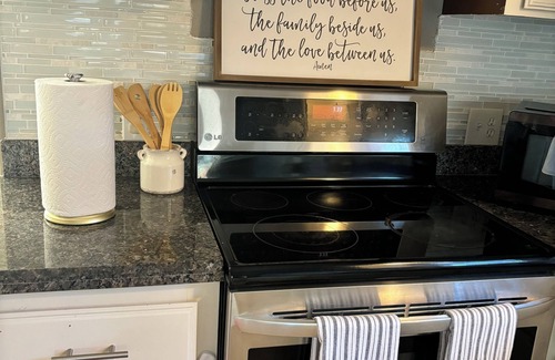 McAllen Casa | Best location in McAllen: pool, unwind, perfect for groups, Prime Location