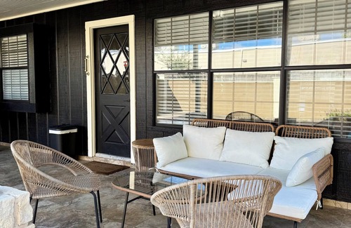 McAllen Casa | Best location in McAllen: pool, unwind, perfect for groups, Prime Location