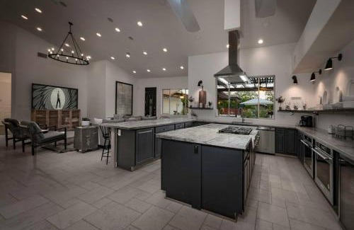 North Mountain Casa | Best Location in Phoenix! 5500ft 6BD-6BA Pool-Spa-Game Room