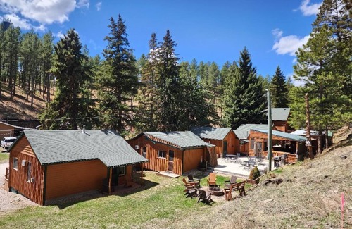 Hill City Cabina | Best location in the Black Hills! Walk to Hill City, 15 Minutes to Mt Rushmore