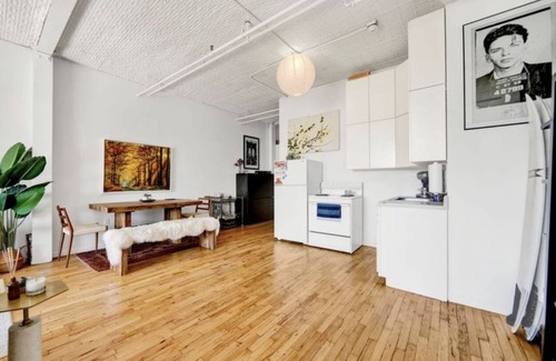 Williamsburg Casa | Best Location in Williamsburg Big Sunny Art Loft