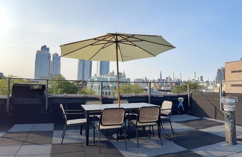 Williamsburg Casa | Best Location in Williamsburg Big Sunny Art Loft