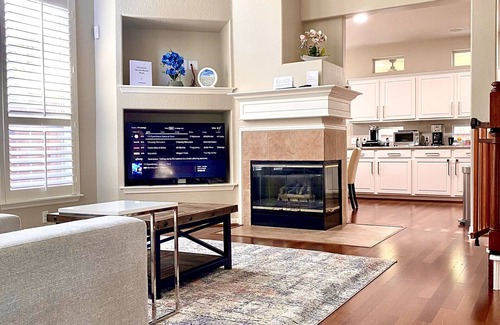 The Woodlands Casa | Best location in Woodlands! Family friendly home. 1 mile from everything