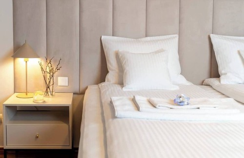 City Centre Apartamento | Best location! Near Castle, River & Main Sqr, 2x4K; Free guarded car parking