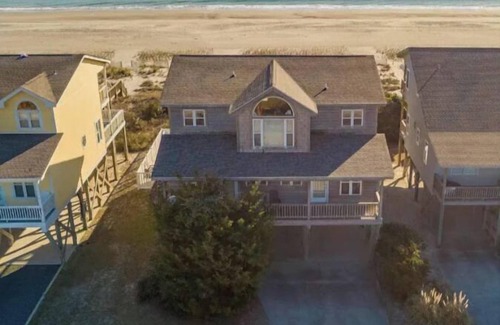 Holden Beach Cabaña | Best location on Holden Beach! OCEAN FRONT with a pool and PET FRIENDLY