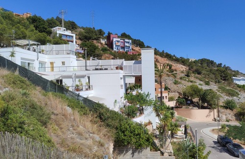 Sitges Villa | La mejor ubicación en Sitges - La maravillosa villa Sunlight, con vista al mar y a la piscina