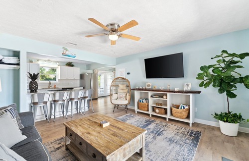 Silver Sands Casa | Best Location in PCB!! Walk to everything. 3 min stroll to beach, food, bars.