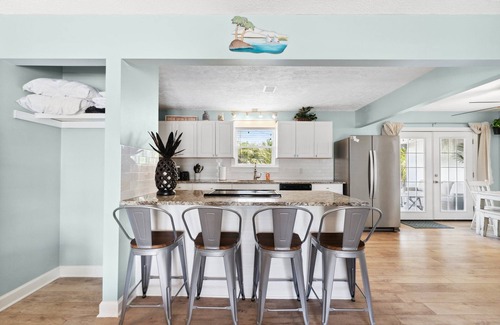 Silver Sands Casa | Best Location in PCB!! Walk to everything. 3 min stroll to beach, food, bars.