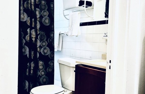 Poncey-Highland Apartamento | Best location Vintage Studio -with parking spot