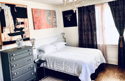 Poncey-Highland Apartamento | Best location Vintage Studio -with parking spot