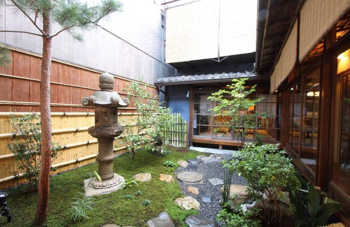Okazaki Casa | Está completamente reservado por una casa de lujo.Tiene capacidad para 13 personas y tiene un excelente acceso a lugares de interés turístico a pie cerca de Gion.