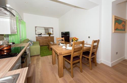 Headington Apartamento | Best Luxury Apart Hotel in Oxford- Beechwood House
