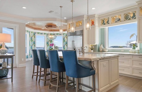 Bradenton Beach Casa | Best of both worlds! Luxury 6000+ sq ft Bay front home also next to Beach