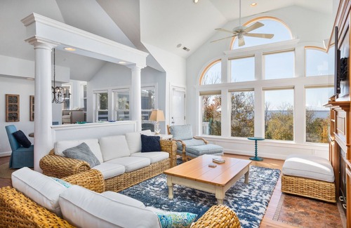 Monteray Shores Casa | Best of Both Worlds! Currituck Sound/Whalehead Beach.