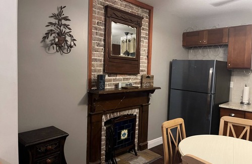 Algiers Point Apartamento | Best of Both Worlds: 3 Minute Ferry Ride to FQ. Mardi Gras week available!