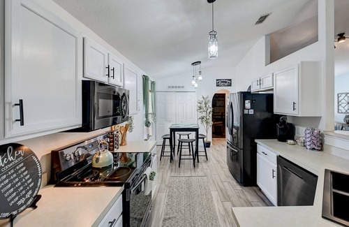 Westside Casa | BEST on the WEST HomeNr Shopping/Food/DWTN with Games &Private Yard