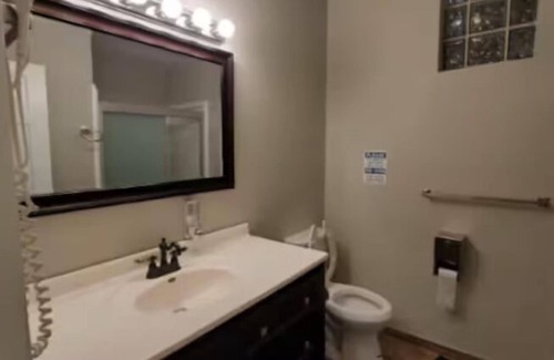 South Loop Hotel | Best Pick | Private Room w/ Free Coffee and WiFi